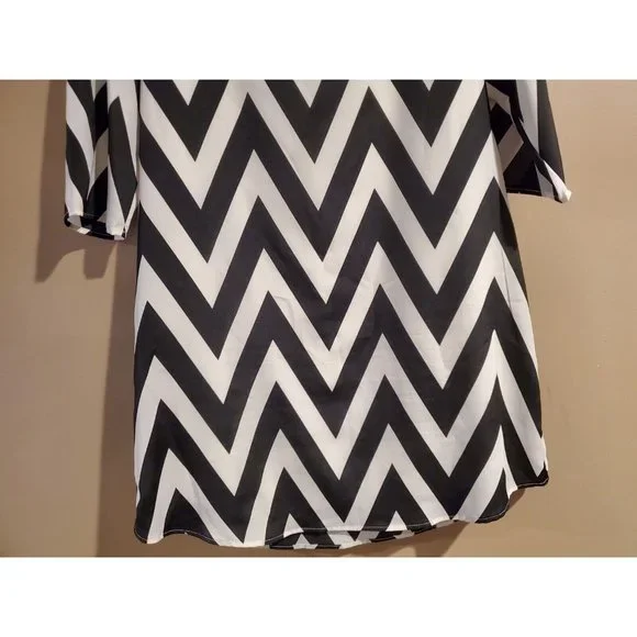 Everly Black & White Geometric Zig Zag Design Quarter Sleeve Mini Dress Sz L - Picture 2 of 8